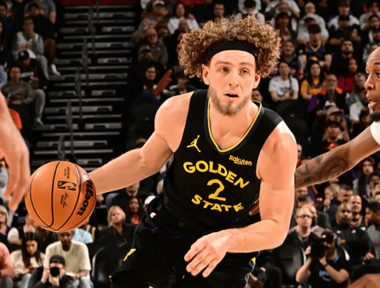 开云电子-波杰身体不适提前退出比赛，投篮3中0得到0分3篮板正负值-21