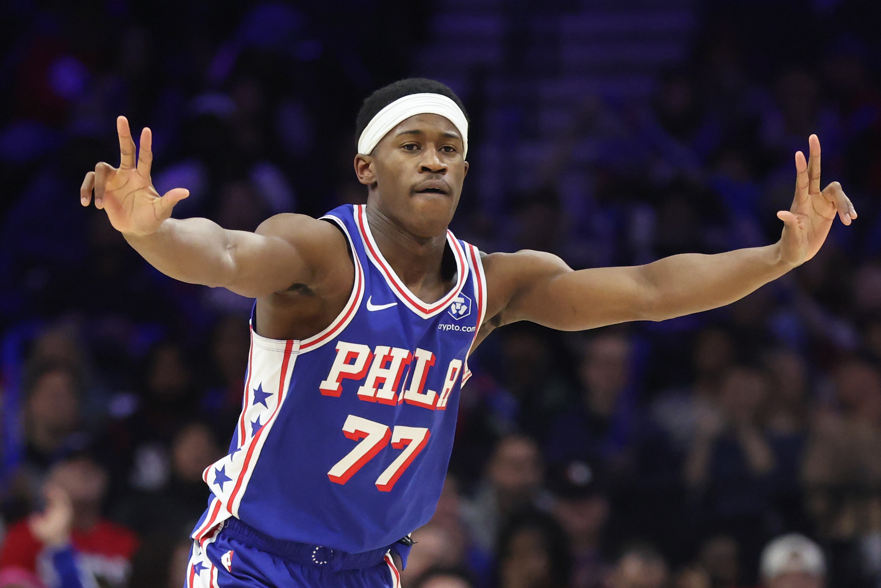 开云电子-埃奇库姆新秀赛季4次单场至少20分+5三分 76人队史第二仅次艾弗森