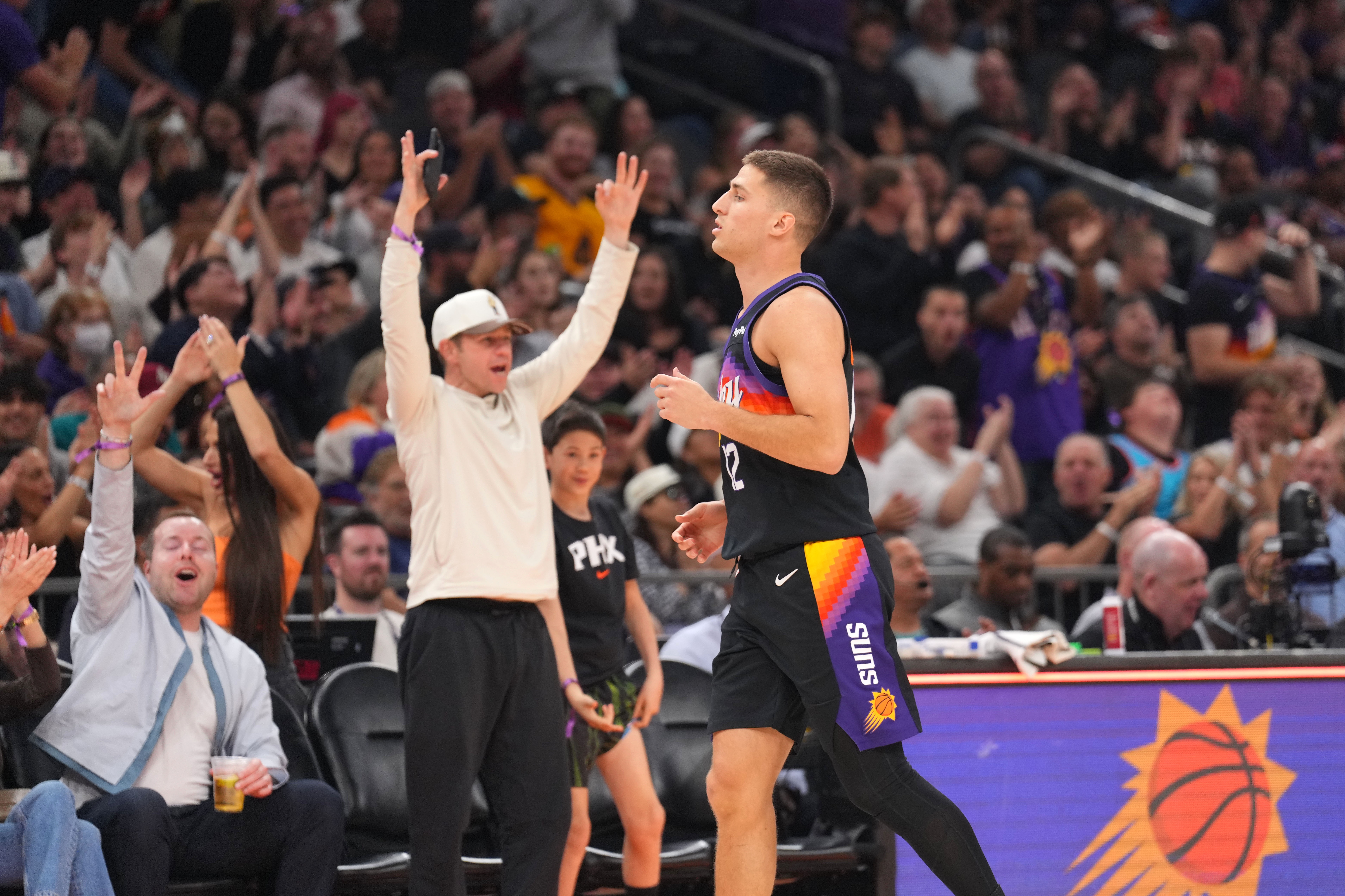 开云体育app-吉莱斯皮达成单赛季200记三分球！太阳队史第五人！